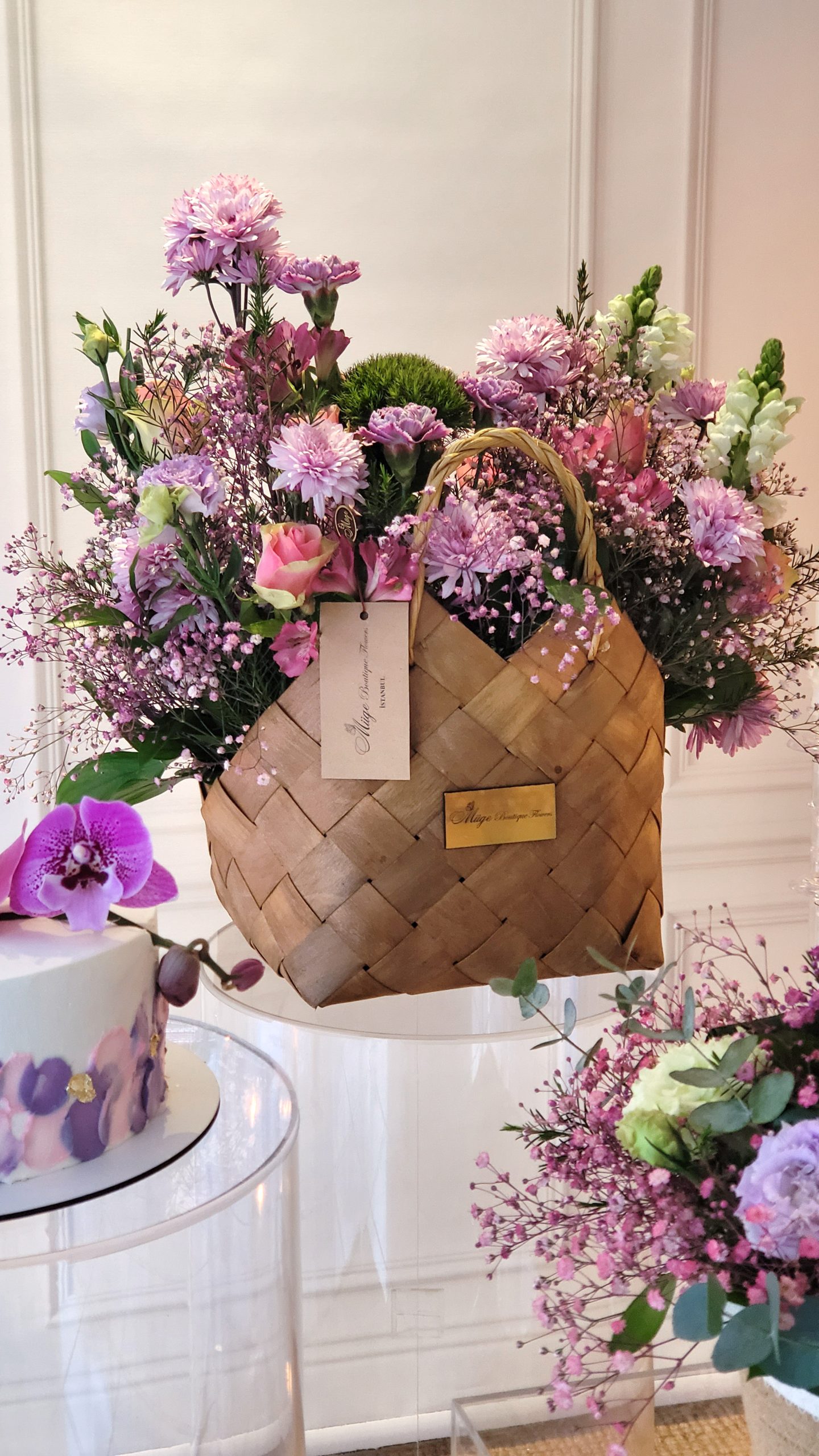 سلة زهور طازجة لحديقة الربيع