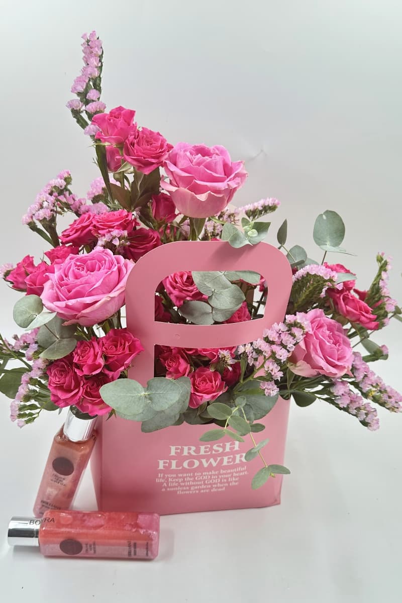 Bir sepet taze pembe peri çiçeği