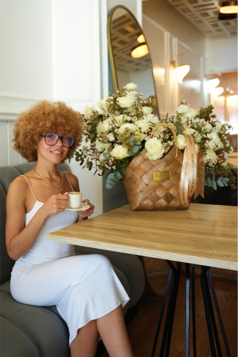 Linda Lux taze çiçek sepeti