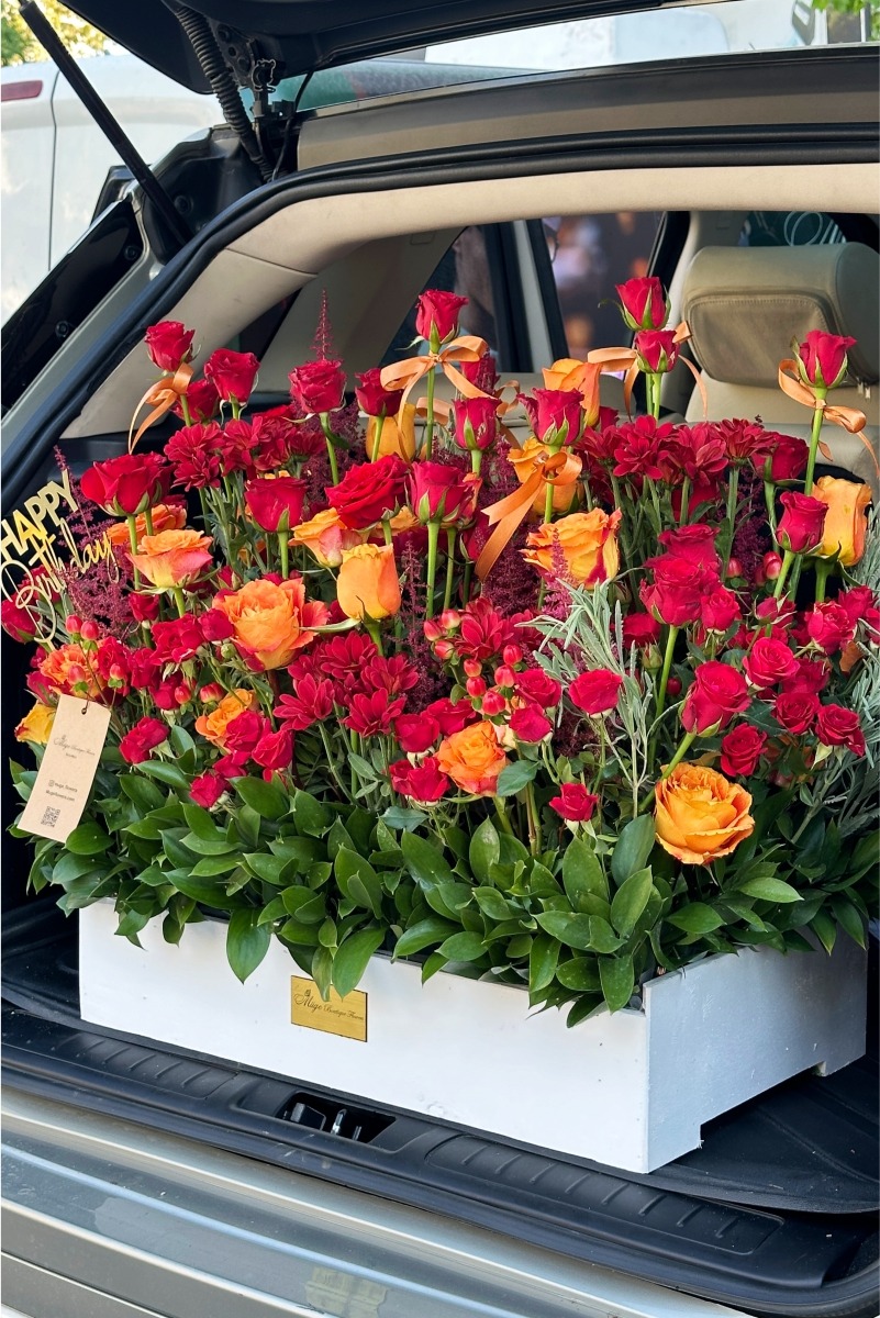 جعبه گل قرمز سلطنتی