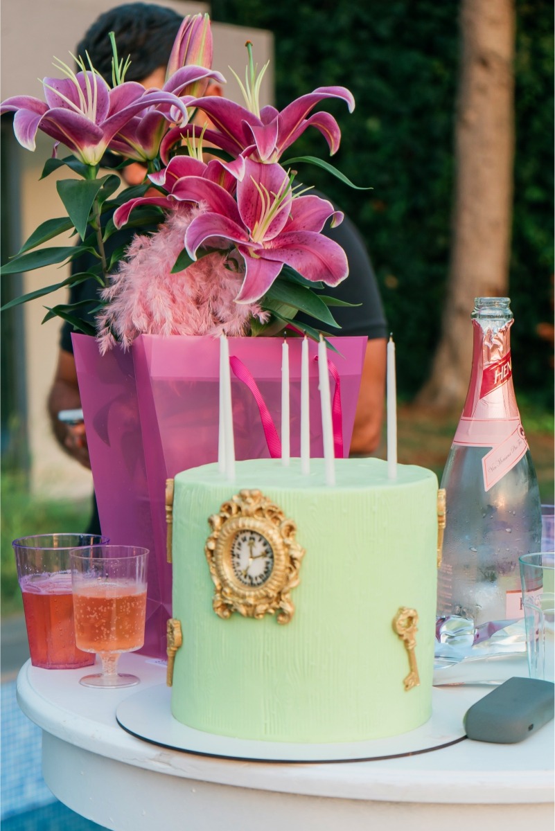 Yeşil saat resimli pastası