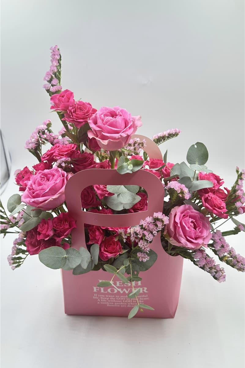 Bir sepet taze pembe peri çiçeği