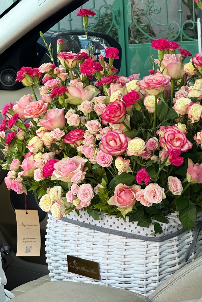 Taze hayat çiçek sepeti