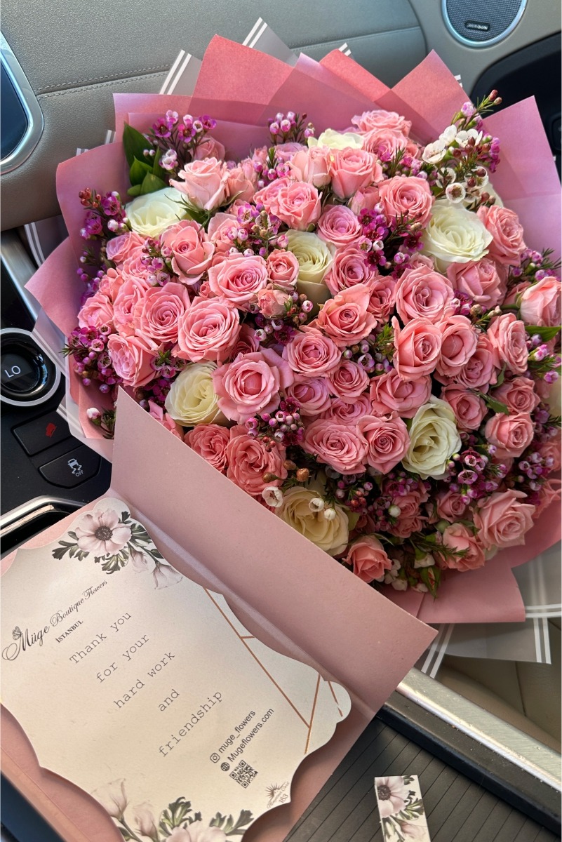 دسته گل نیلای صورتی